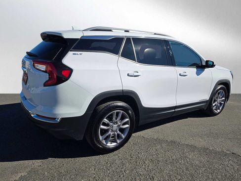 Used 2024 GMC Terrain SLT image 3