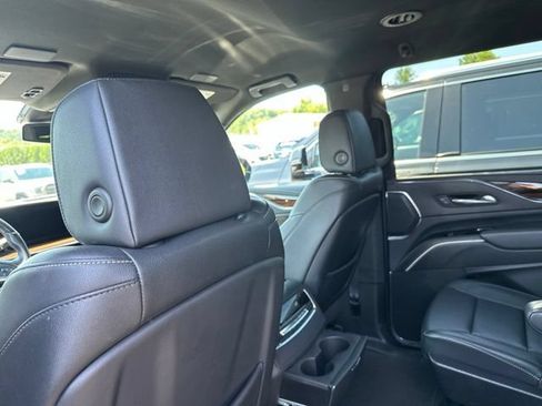 Used 2024 Cadillac Escalade ESV Luxury AWD/4WD image 14