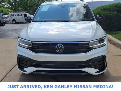 Used 2024 Volkswagen Tiguan SE R-Line FWD image 8