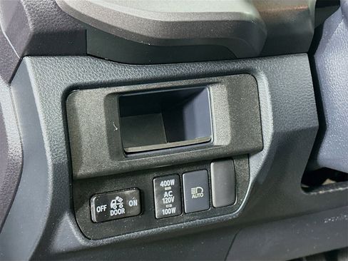 Used 2019 Toyota Tacoma TRD Off-Road image 10