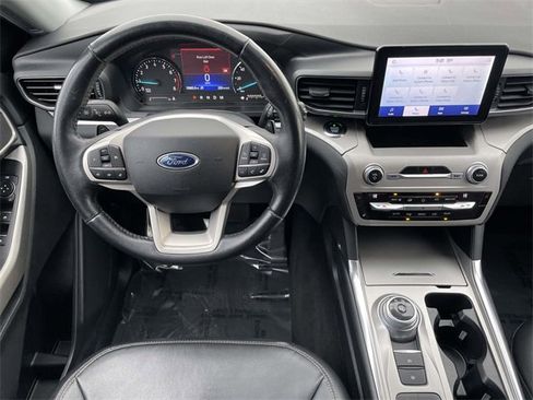 Used 2020 Ford Explorer XLT w/ Equipment Group 202A image 7