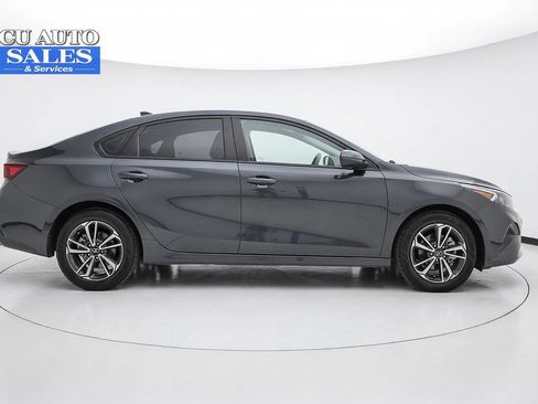 Used 2023 Kia Forte LXS w/ LXS Technology Package FWD image 5