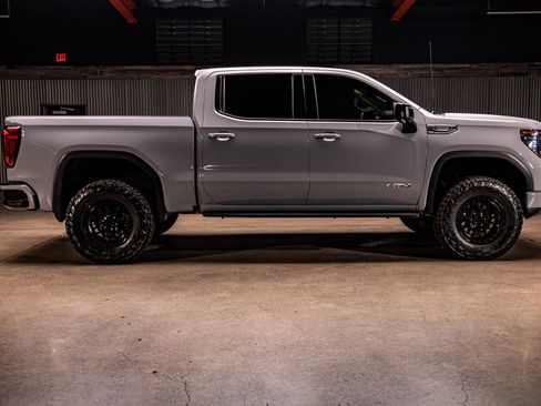 Used 2025 GMC Sierra 1500 AT4 w/ AT4 Premium Package AWD/4WD image 18