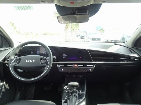 Used 2023 Kia Niro EX image 11