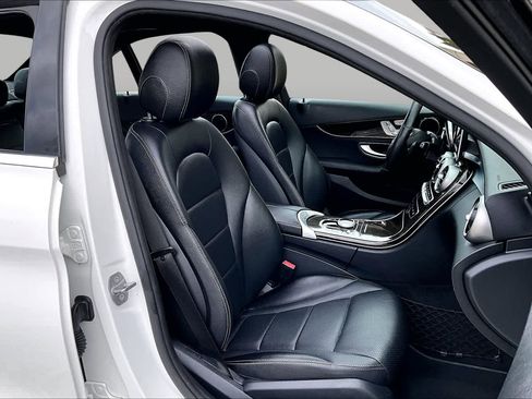 Used 2018 Mercedes-Benz C 300 4MATIC Sedan image 8