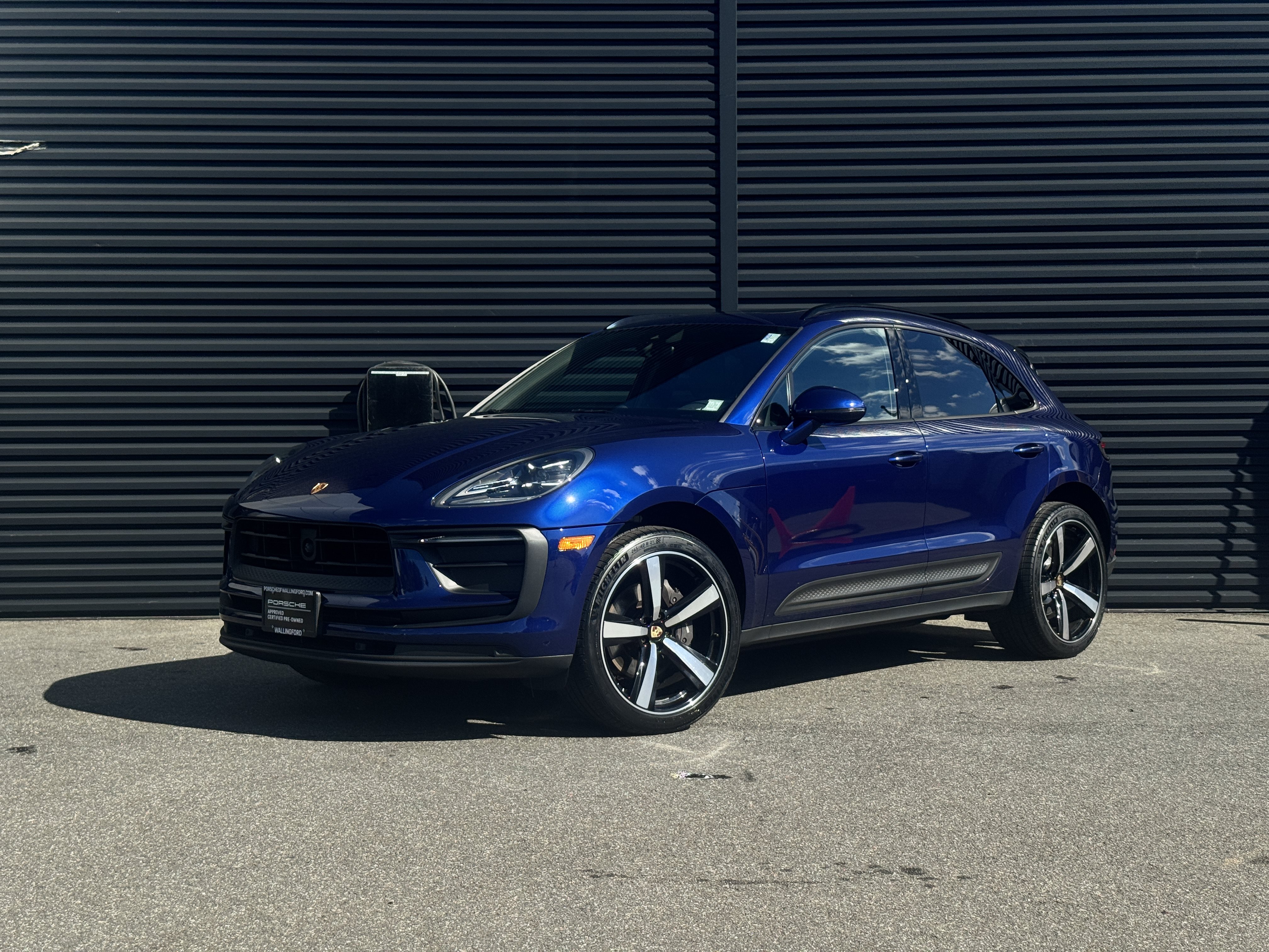 Certified 2023 Porsche Macan AWD/4WD image 1