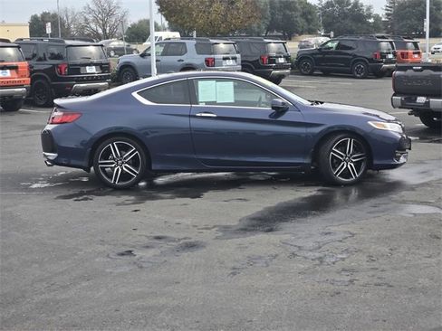 Used 2016 Honda Accord Touring image 3
