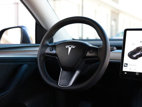 Used 2024 Tesla Model Y Performance image 38