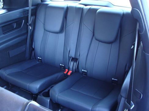 Used 2020 Mercedes-Benz GLB 250 4MATIC w/ Premium Package image 9