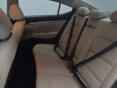Used 2019 Hyundai Elantra Limited FWD image 18