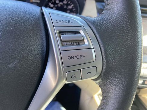 Used 2016 Nissan Rogue SL w/ SL Premium Package image 31