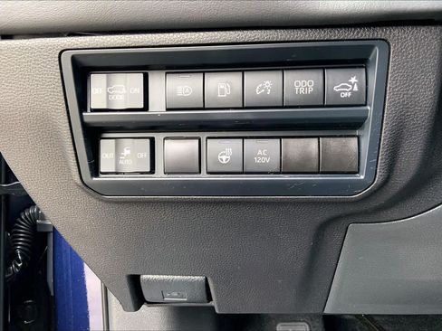 Used 2025 Toyota Sequoia Platinum AWD/4WD image 33