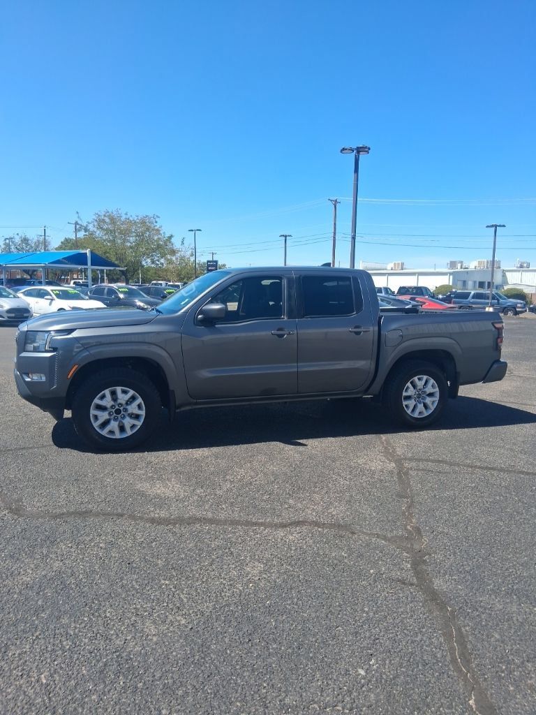 Used 2022 Nissan Frontier SV AWD/4WD image 2