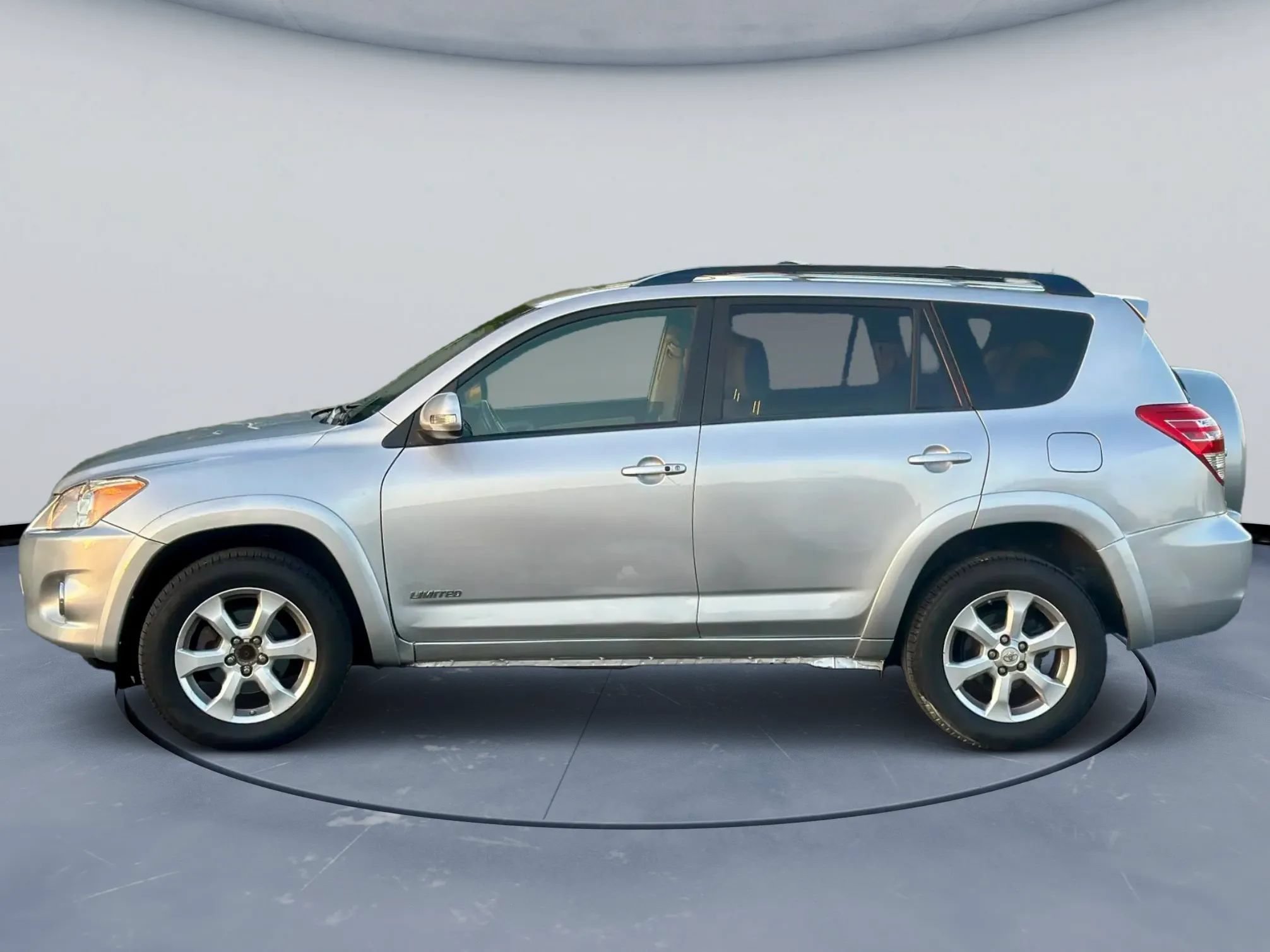 Used 2010 Toyota RAV4 Limited AWD/4WD image 3
