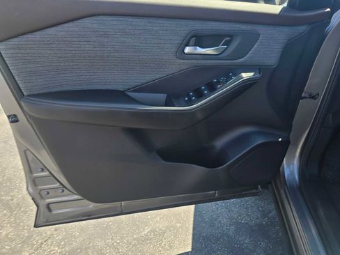 Used 2023 Nissan Rogue SV image 23