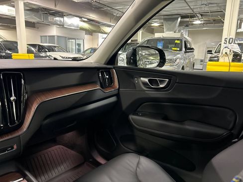 Certified 2024 Volvo XC60 B5 Plus w/ Protection Package Premier AWD/4WD image 24