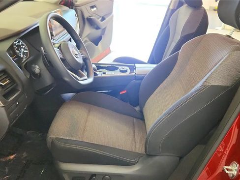 Used 2023 Nissan Rogue SV AWD/4WD image 16