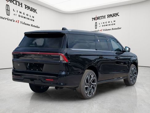 New 2026 Lincoln Navigator L Reserve AWD/4WD image 5