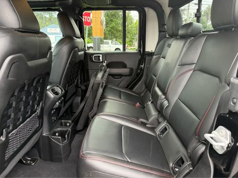 Used 2023 Jeep Gladiator Rubicon w/ Cold Weather Group AWD/4WD image 24