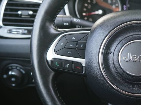 Used 2019 Jeep Compass Latitude FWD image 13