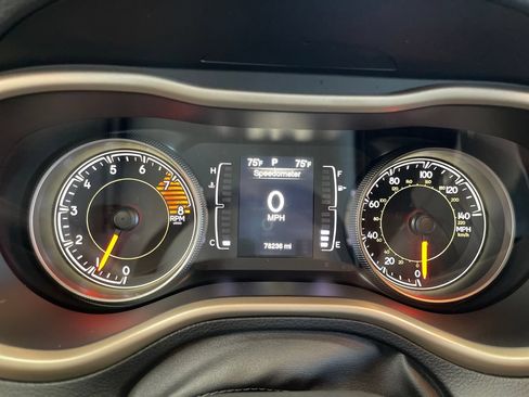 Used 2017 Jeep Cherokee Latitude w/ Cold Weather Group AWD/4WD image 23