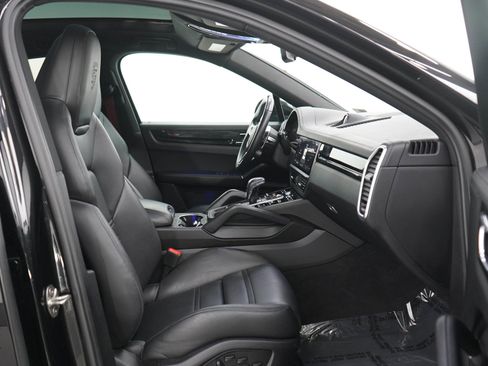 Used 2023 Porsche Cayenne Platinum Edition AWD/4WD image 12
