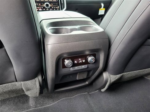 Used 2024 GMC Acadia Elevation w/ Black Edition image 15