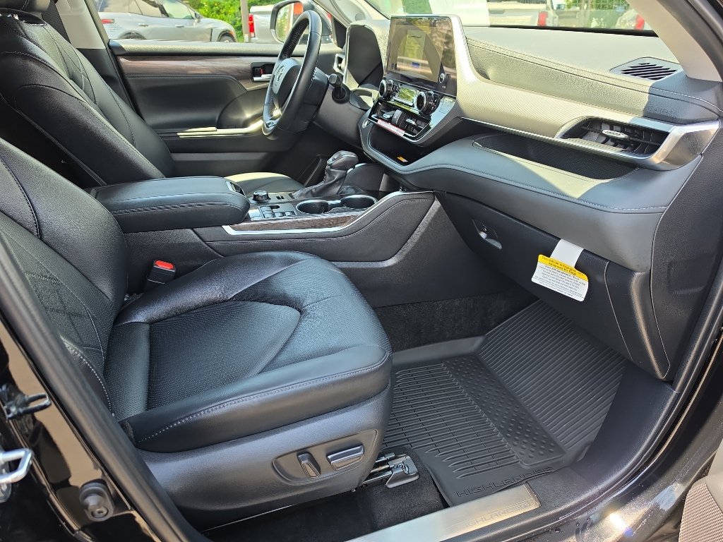 Used 2024 Toyota Highlander Platinum AWD/4WD image 19