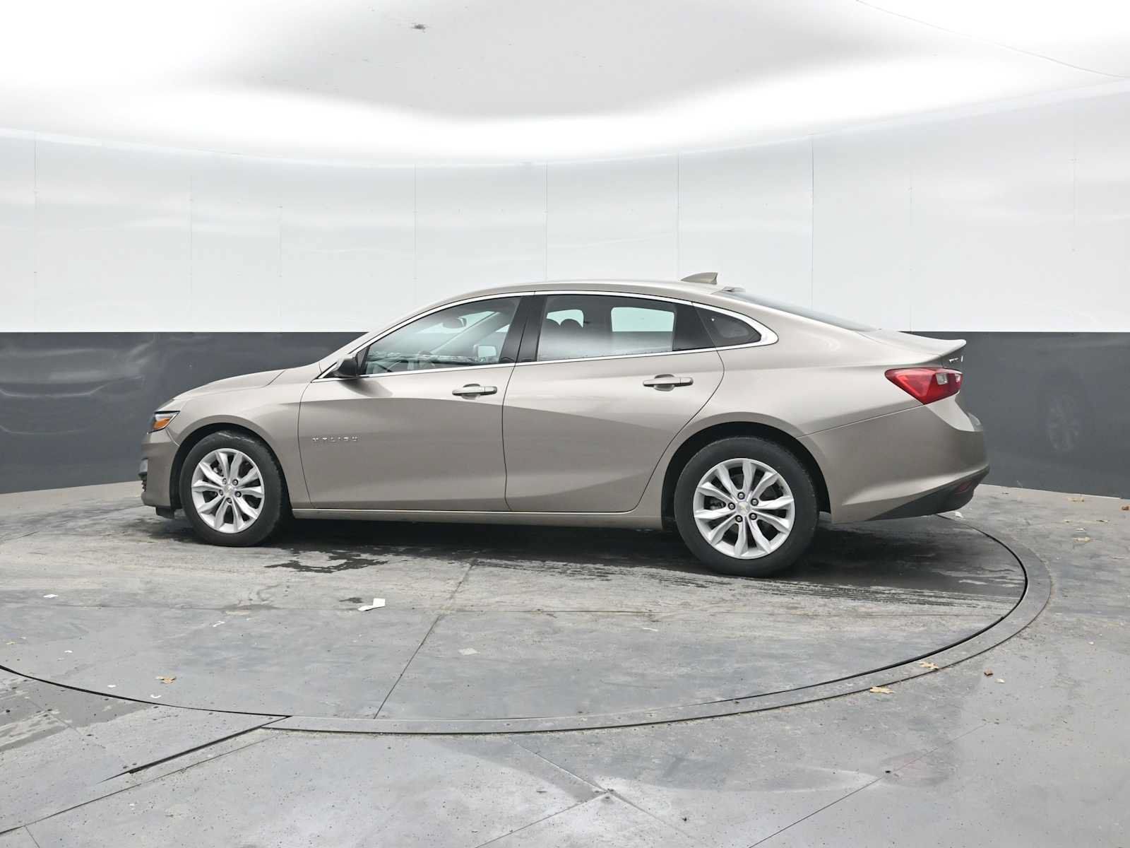 Used 2025 Chevrolet Malibu LT FWD image 3