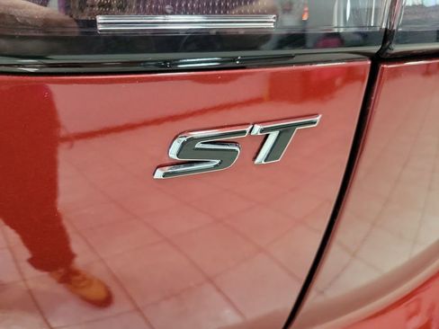 Used 2023 Buick Envision Essence w/ Sport Touring Package image 16