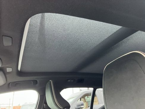 Used 2021 Volvo XC40 T5 R-Design image 25