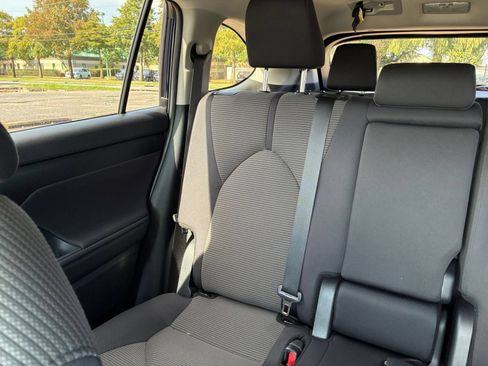 Used 2025 Toyota Highlander LE FWD image 36