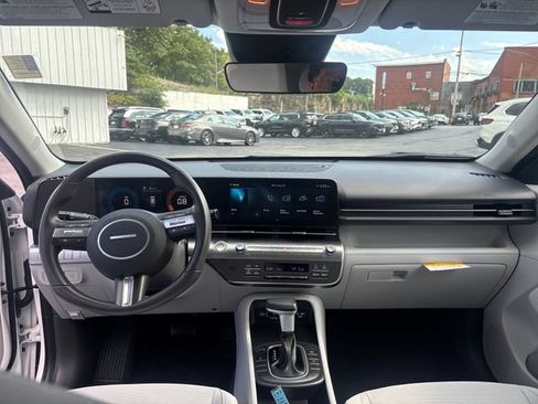 Used 2025 Hyundai Kona SEL AWD/4WD image 12