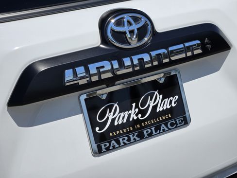 Used 2022 Toyota 4Runner TRD Off-Road AWD/4WD image 41