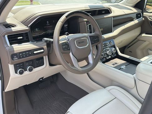 Used 2024 GMC Yukon Denali w/ Advanced Technology Package AWD/4WD image 17