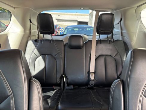Used 2023 Chrysler Pacifica Touring-L FWD image 31