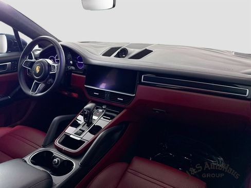 Used 2022 Porsche Cayenne GTS AWD/4WD image 31