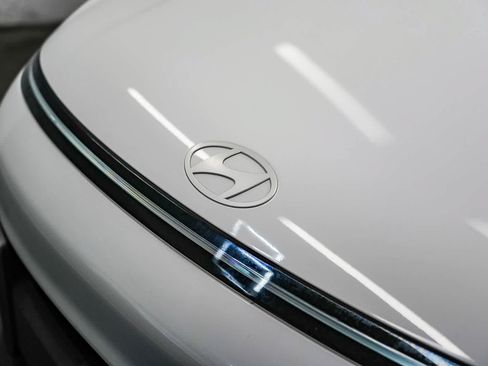 Used 2024 Hyundai Kona SEL AWD/4WD image 3