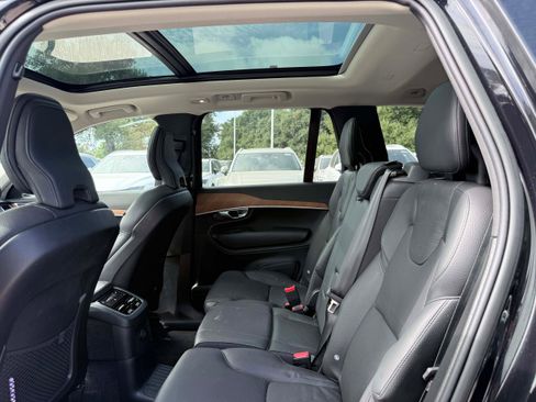 Certified 2023 Volvo XC90 T8 Plus AWD/4WD image 18