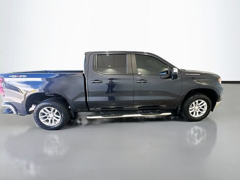 Used 2022 Chevrolet Silverado 1500 LT AWD/4WD image 8