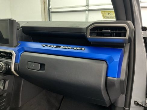 Used 2024 Toyota Tacoma TRD Sport image 11