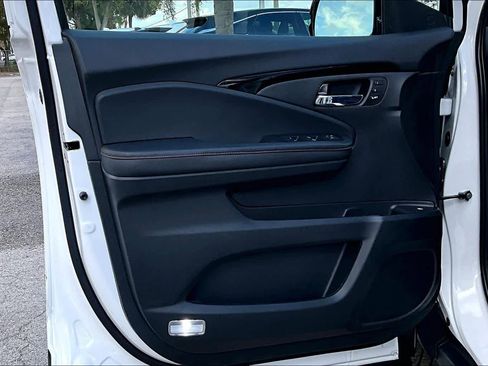 Used 2025 Honda Ridgeline Black Edition image 26