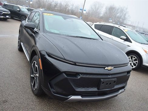 Used 2024 Chevrolet Equinox EV LT image 9