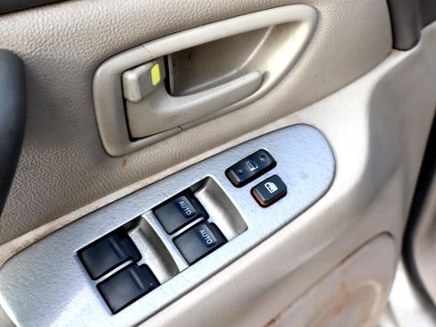 Used 2002 Toyota Sequoia Limited image 14