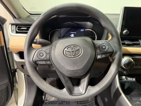 Used 2023 Toyota RAV4 LE image 22