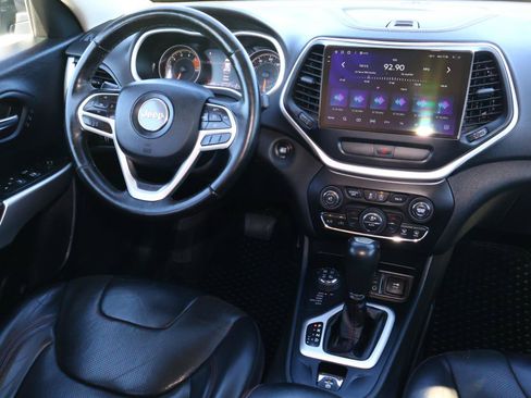 Used 2017 Jeep Cherokee Trailhawk AWD/4WD image 11