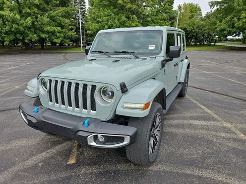 Used 2023 Jeep Wrangler Unlimited Sahara w/ Cold Weather Group AWD/4WD image 2