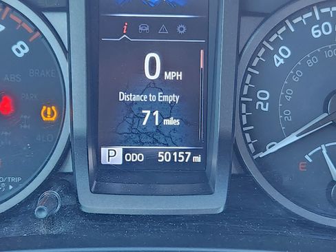 Used 2020 Toyota Tacoma TRD Off-Road image 9