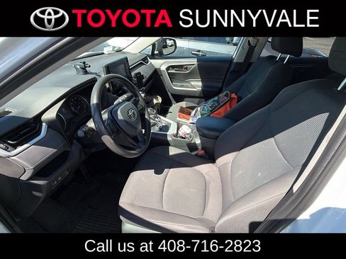 Used 2021 Toyota RAV4 LE AWD/4WD image 5