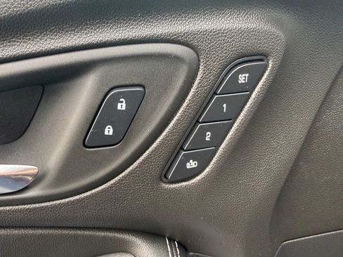 Used 2025 Buick Encore GX Avenir w/ Avenir Convenience Package AWD/4WD image 15